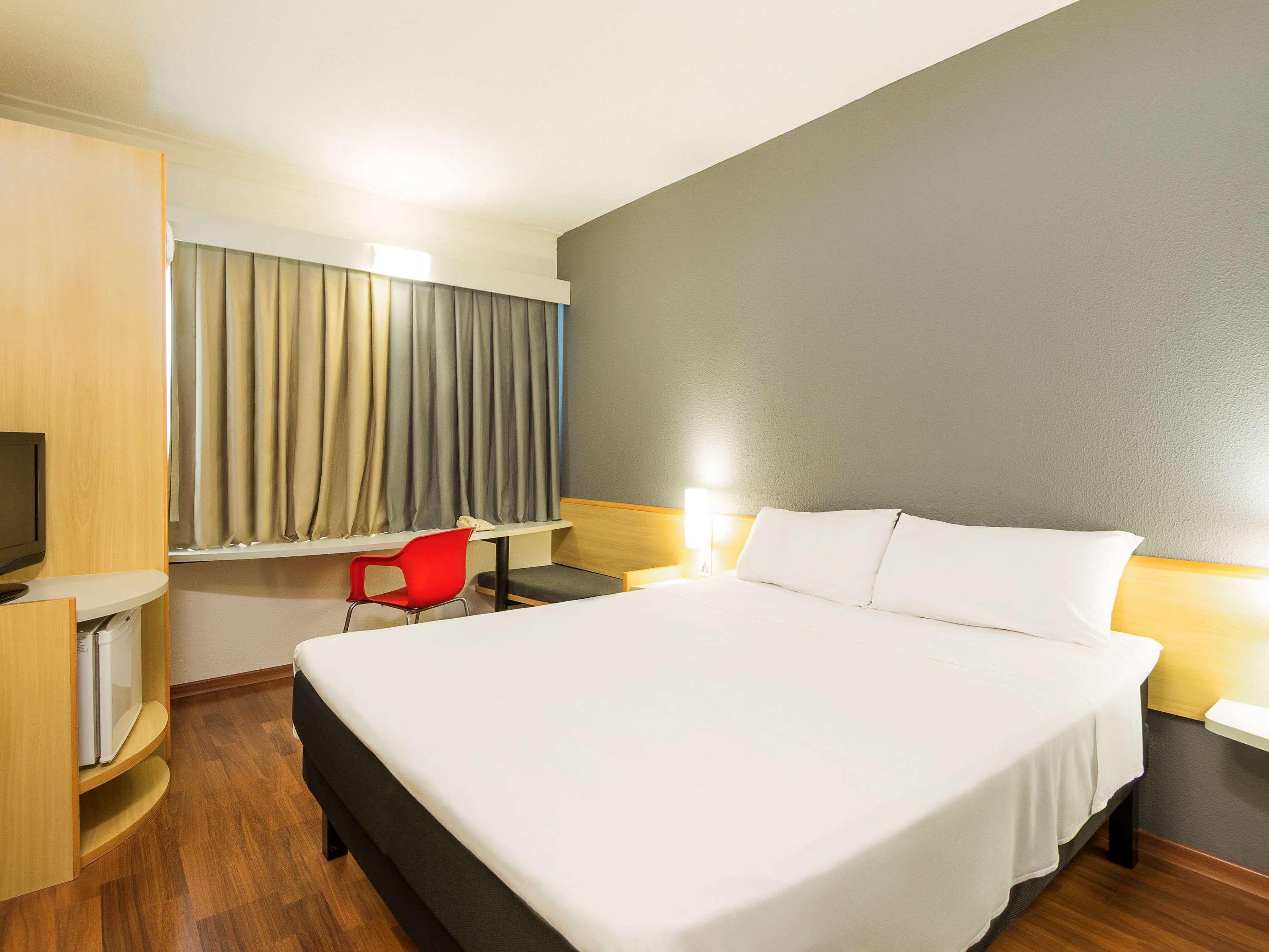 Отель Ibis Sao Jose Dos Campos Colinas Экстерьер фото